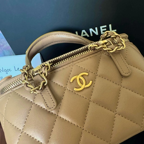 SOLD! Authentic Chanel 2022 Quilted Gold Top Handle Vanity (Gold Chanel Logo)! - Picture 13 of 17